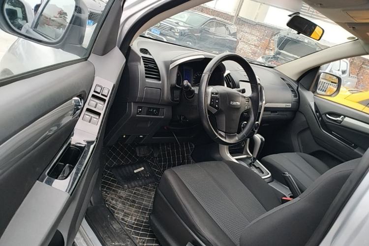 Used Isuzu D-MAX 2018 3.0T Two-Wheel Drive Automatic Elite Version 4JJ1-TC HI Driver Seat