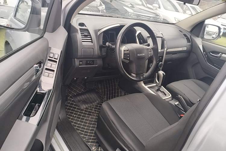 Used Isuzu D-MAX 2018 3.0T Two-Wheel Drive Automatic Elite Version 4JJ1-TC HI Driver Seat