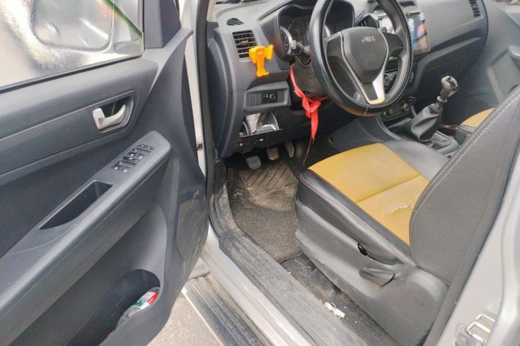 Used Isuzu D-MAX 2018 2.5T Two-Wheel-Drive Base Version JE4D25Q5A Driver Seat