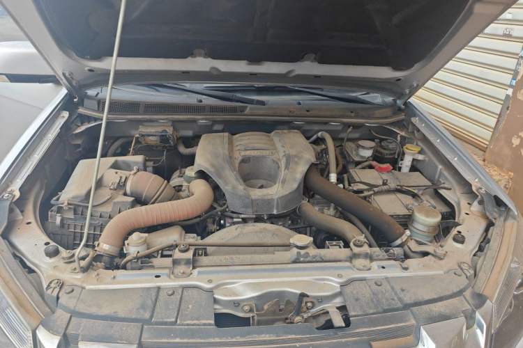 Used Isuzu D-MAX 2018 3.0T Four-Wheel Drive Manual Base Version 4JJ1-TC HI Engine Bay