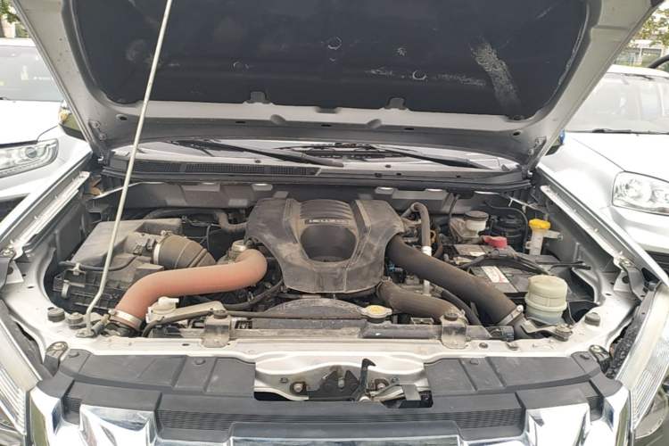 Used Isuzu D-MAX 2018 3.0T Two-Wheel Drive Automatic Elite Version 4JJ1-TC HI Engine Bay