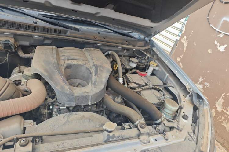 Used Isuzu D-MAX 2018 3.0T Four-Wheel Drive Manual Base Version 4JJ1-TC HI Engine Bay Left