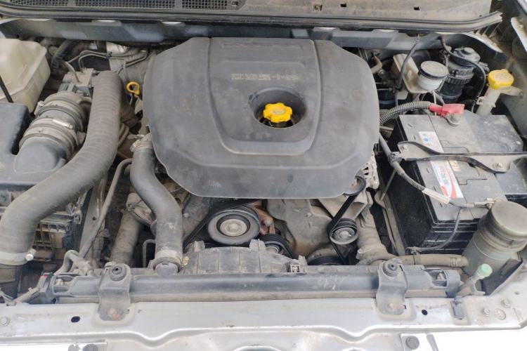 Used Isuzu D-MAX 2018 2.5T Two-Wheel-Drive Base Version JE4D25Q5A Engine Bay