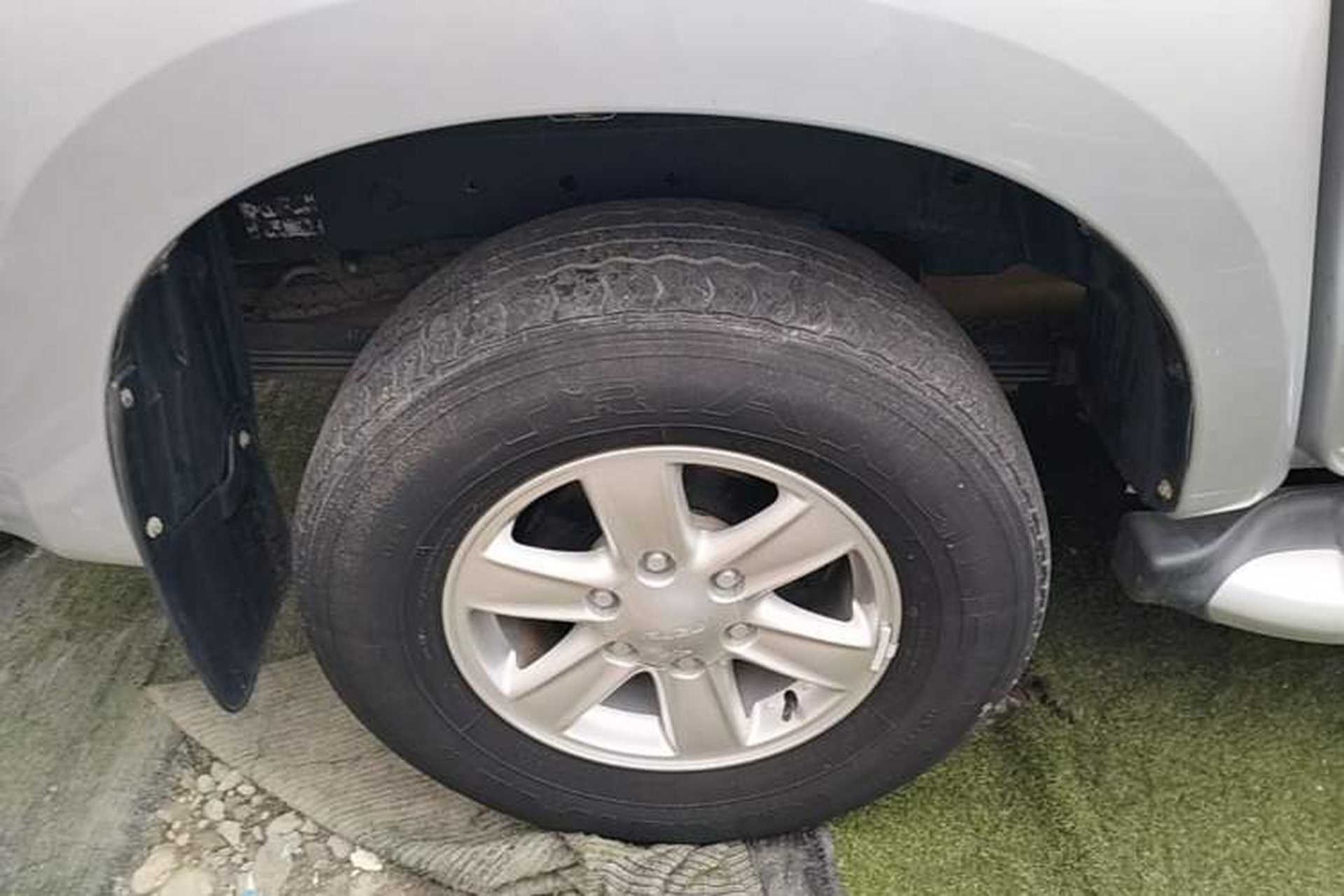 Used Isuzu D-MAX 2018 3.0T Two-Wheel Drive Automatic Elite Version 4JJ1-TC HI Exterior 5