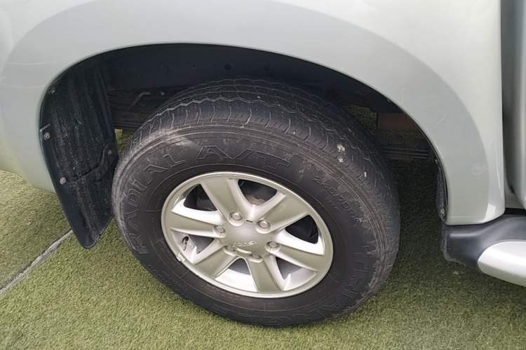 Used Isuzu D-MAX 2018 3.0T Two-Wheel Drive Automatic Elite Version 4JJ1-TC HI Exterior 5