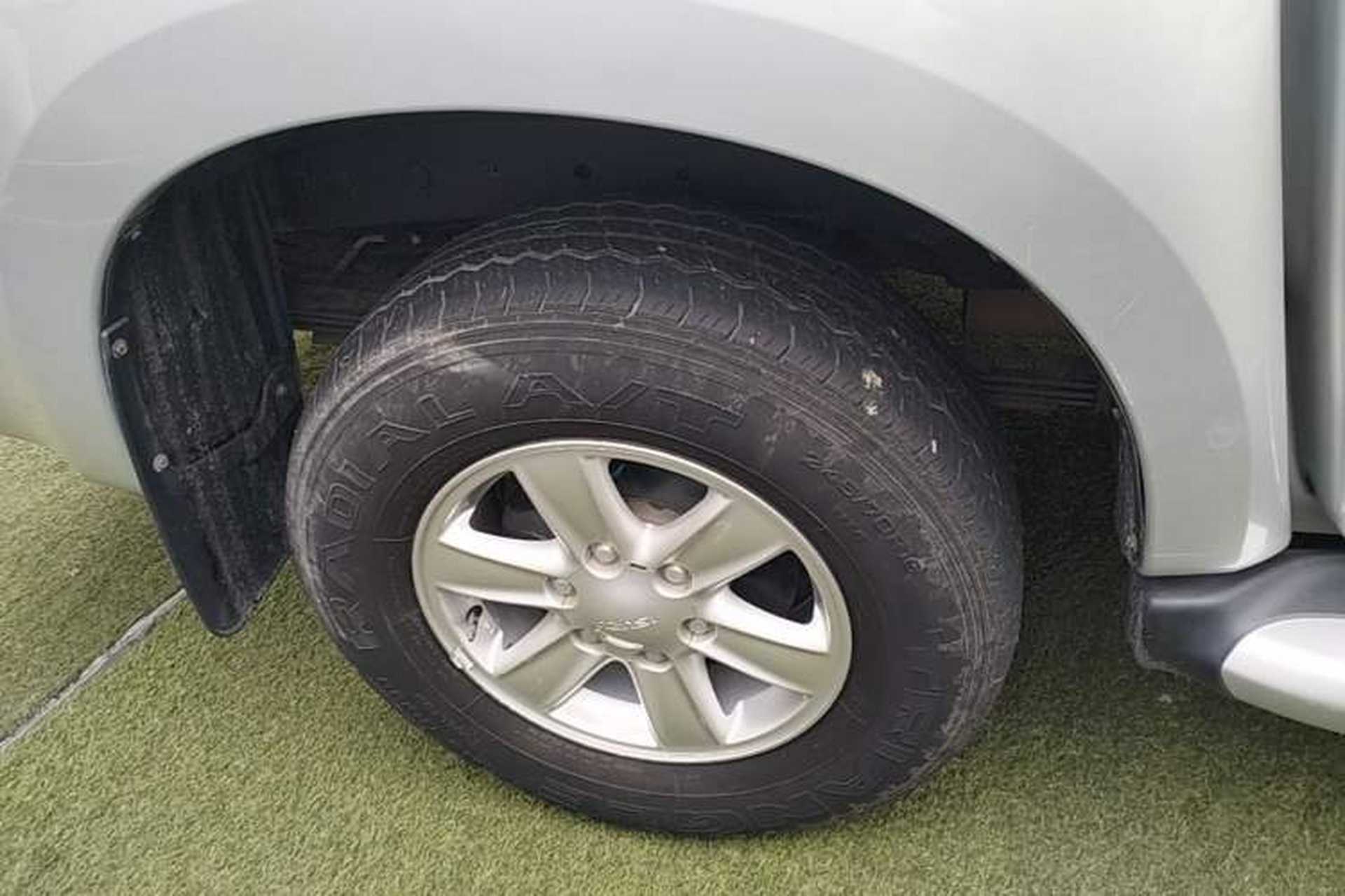 Used Isuzu D-MAX 2018 3.0T Two-Wheel Drive Automatic Elite Version 4JJ1-TC HI Exterior 5