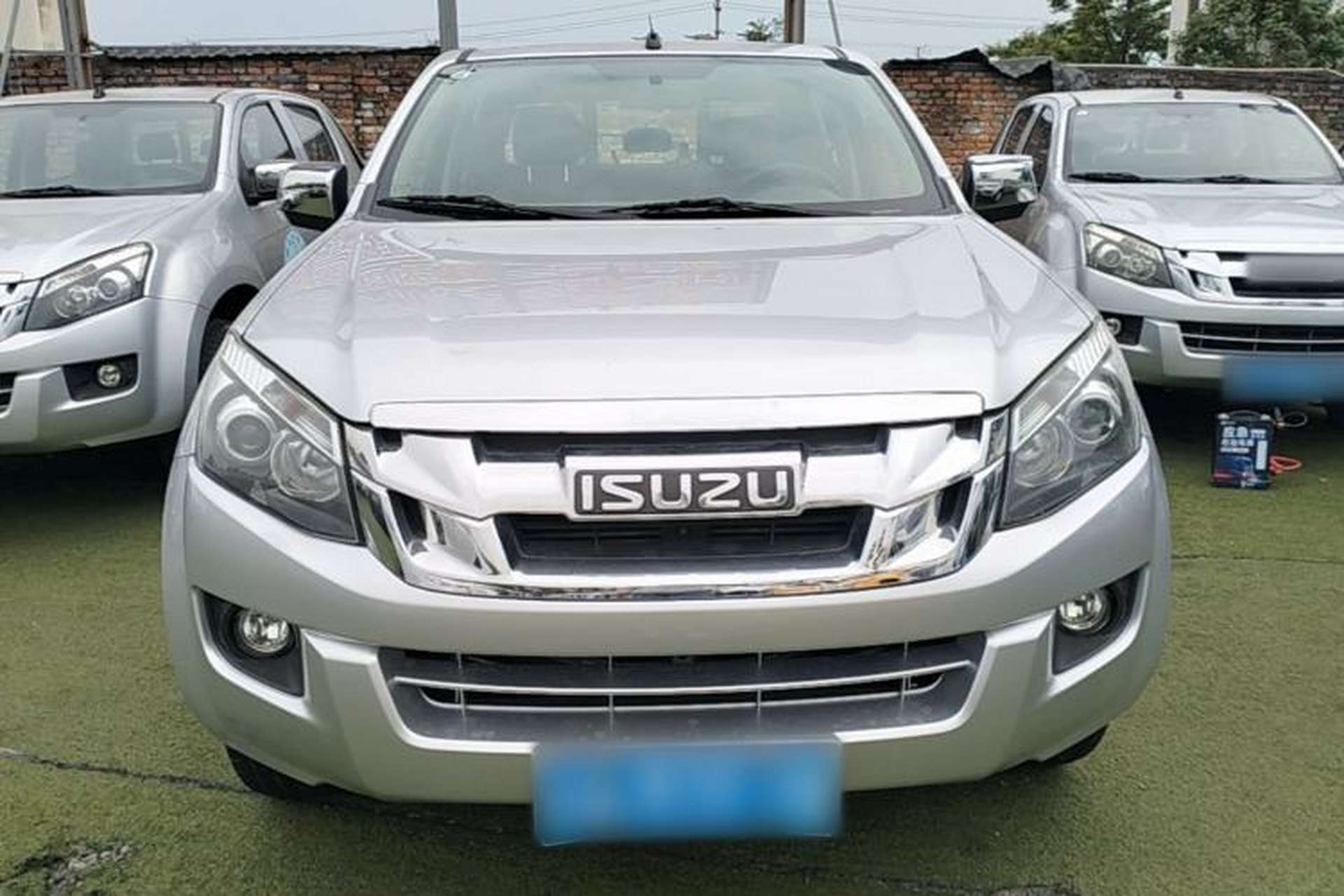 Used Isuzu D-MAX 2018 3.0T Two-Wheel Drive Automatic Elite Version 4JJ1-TC HI Front