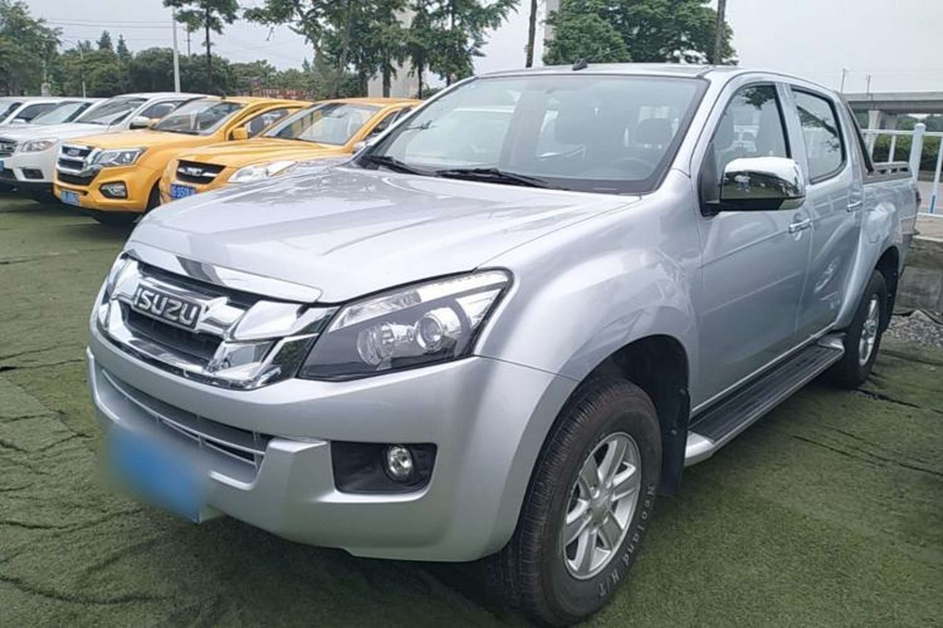 Used Isuzu D-MAX 2018 3.0T Two-Wheel Drive Automatic Elite Version 4JJ1-TC HI Front Left 45 Deg