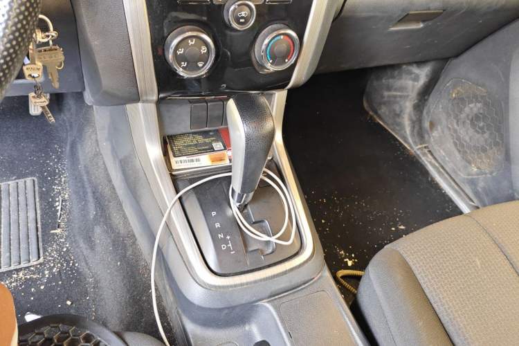 Used Isuzu D-MAX 2018 3.0T Two-Wheel Drive Automatic Elite Version 4JJ1-TC HI Gear Lever