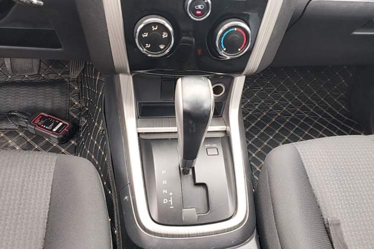Used Isuzu D-MAX 2018 3.0T Two-Wheel Drive Automatic Elite Version 4JJ1-TC HI Gear Lever