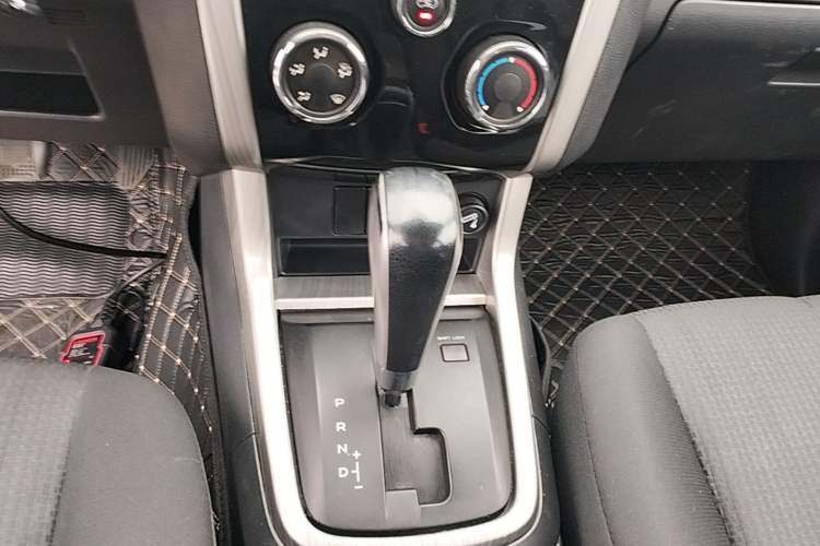 Used Isuzu D-MAX 2018 3.0T Two-Wheel Drive Automatic Elite Version 4JJ1-TC HI Gear Lever