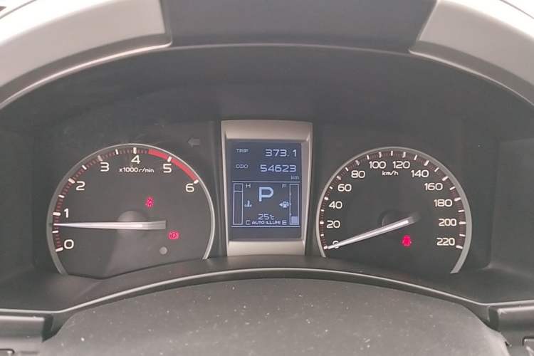 Used Isuzu D-MAX 2018 3.0T Two-Wheel Drive Automatic Elite Version 4JJ1-TC HI Instrument Cluster