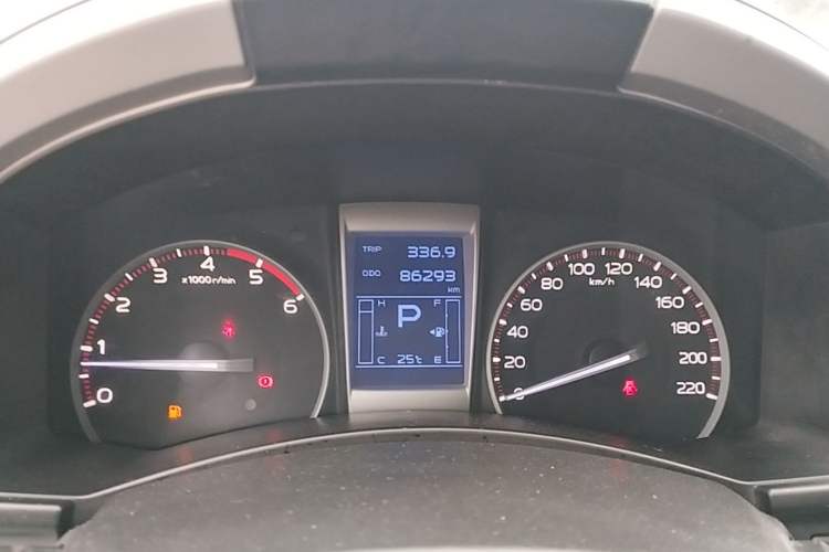 Used Isuzu D-MAX 2018 3.0T Two-Wheel Drive Automatic Elite Version 4JJ1-TC HI Instrument Cluster