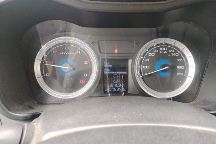 Used Isuzu D-MAX 2018 2.5T Two-Wheel-Drive Base Version JE4D25Q5A Instrument Cluster