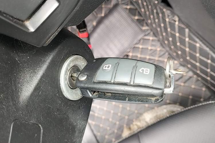Used Isuzu D-MAX 2018 3.0T Two-Wheel Drive Automatic Elite Version 4JJ1-TC HI Interior 1