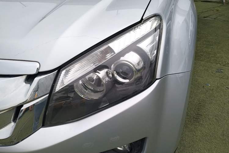 Used Isuzu D-MAX 2018 3.0T Two-Wheel Drive Automatic Elite Version 4JJ1-TC HI Left Front Headlight
