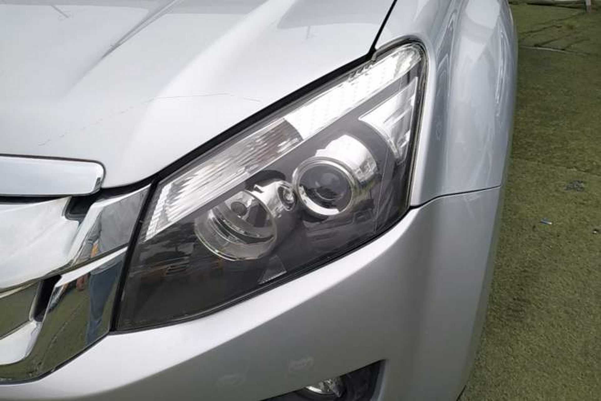 Used Isuzu D-MAX 2018 3.0T Two-Wheel Drive Automatic Elite Version 4JJ1-TC HI Left Front Headlight