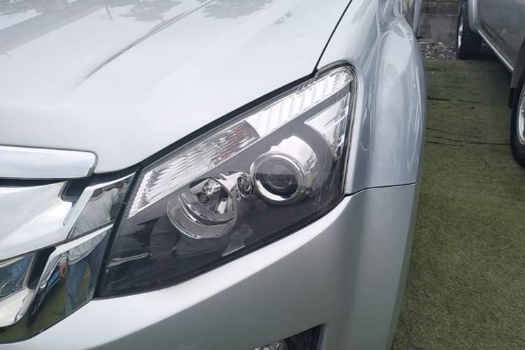 Used Isuzu D-MAX 2018 3.0T Two-Wheel Drive Automatic Elite Version 4JJ1-TC HI Left Front Headlight