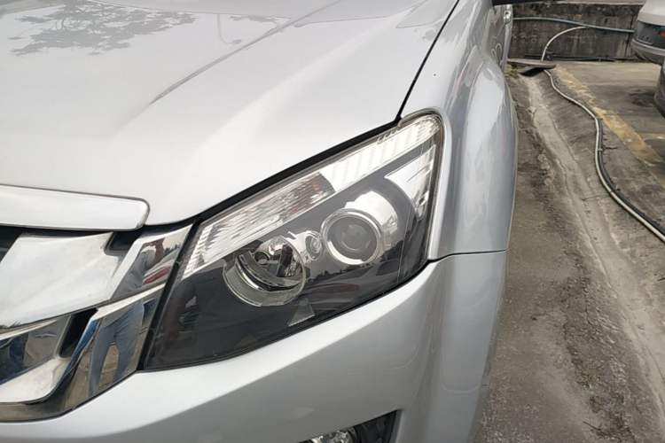 Used Isuzu D-MAX 2018 3.0T Two-Wheel Drive Automatic Elite Version 4JJ1-TC HI Left Front Headlight