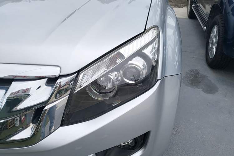 Used Isuzu D-MAX 2018 3.0T Two-Wheel Drive Automatic Elite Version 4JJ1-TC HI Left Front Headlight