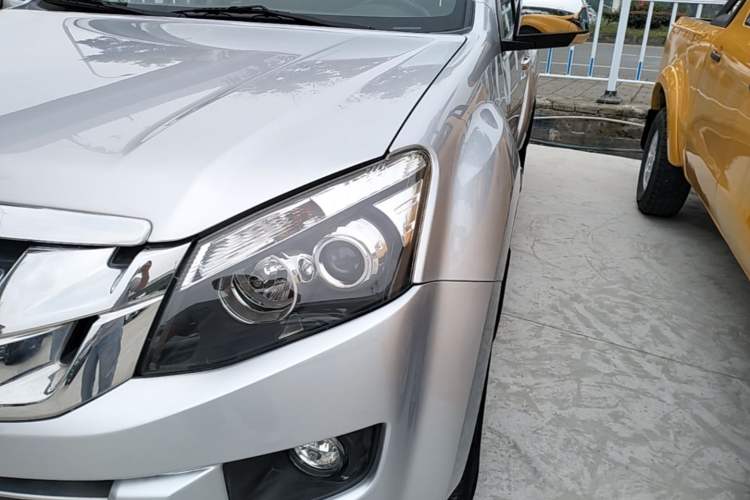 Used Isuzu D-MAX 2018 3.0T Two-Wheel Drive Automatic Elite Version 4JJ1-TC HI Left Front Headlight