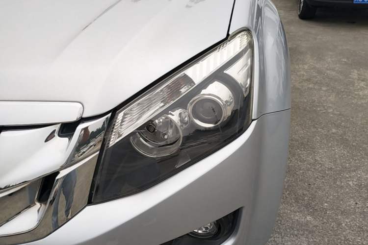 Used Isuzu D-MAX 2018 3.0T Two-Wheel Drive Automatic Elite Version 4JJ1-TC HI Left Front Headlight