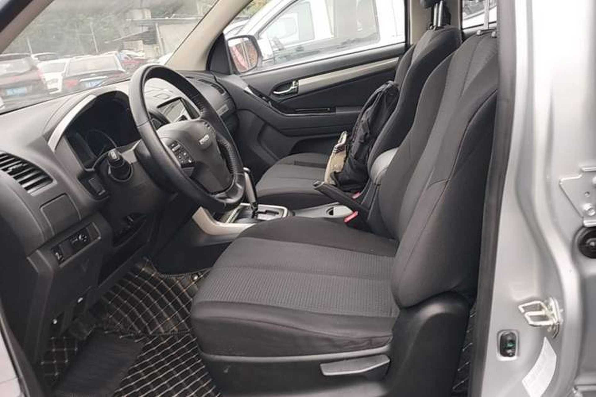 Used Isuzu D-MAX 2018 3.0T Two-Wheel Drive Automatic Elite Version 4JJ1-TC HI Left Front Seat