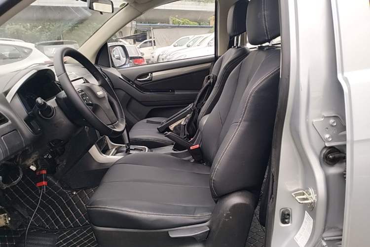 Used Isuzu D-MAX 2018 3.0T Two-Wheel Drive Automatic Elite Version 4JJ1-TC HI Left Front Seat