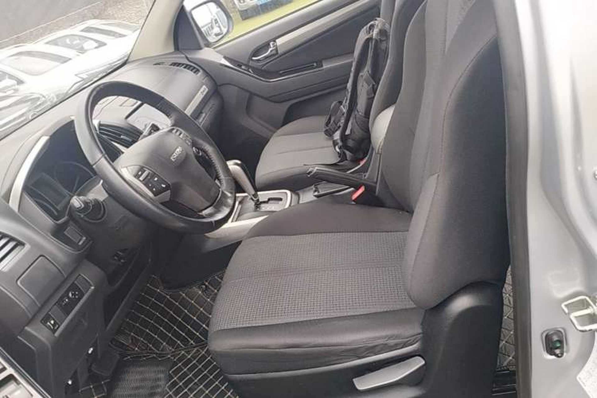 Used Isuzu D-MAX 2018 3.0T Two-Wheel Drive Automatic Elite Version 4JJ1-TC HI Left Front Seat