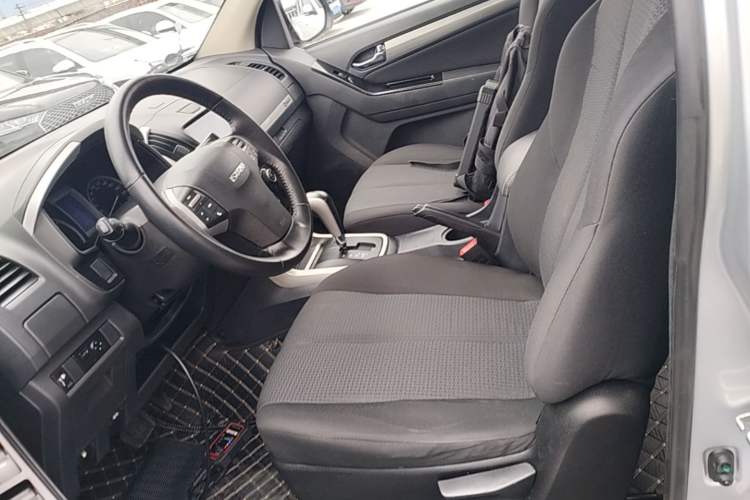 Used Isuzu D-MAX 2018 3.0T Two-Wheel Drive Automatic Elite Version 4JJ1-TC HI Left Front Seat