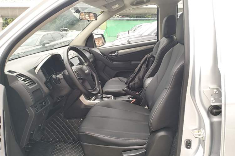 Used Isuzu D-MAX 2018 3.0T Two-Wheel Drive Automatic Elite Version 4JJ1-TC HI Left Front Seat