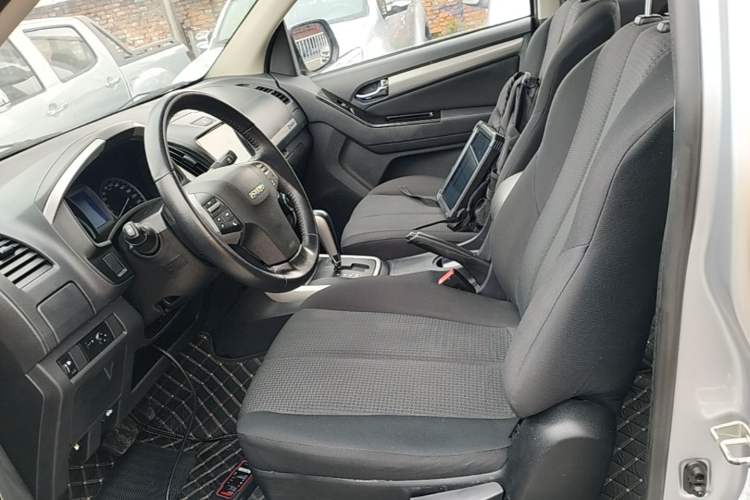 Used Isuzu D-MAX 2018 3.0T Two-Wheel Drive Automatic Elite Version 4JJ1-TC HI Left Front Seat