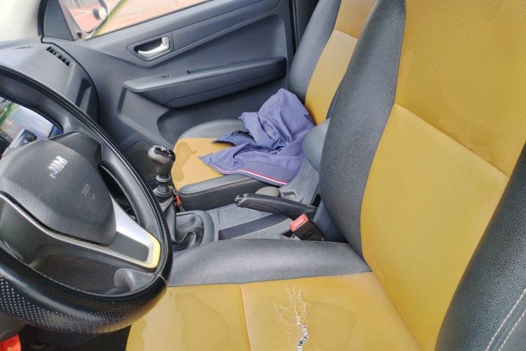 Used Isuzu D-MAX 2018 2.5T Two-Wheel-Drive Base Version JE4D25Q5A Left Front Seat