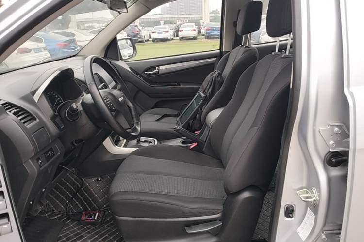 Used Isuzu D-MAX 2018 3.0T Two-Wheel Drive Automatic Elite Version 4JJ1-TC HI Left Front Seat