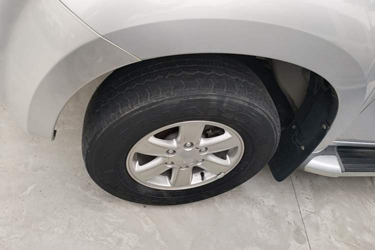 Used Isuzu D-MAX 2018 3.0T Two-Wheel Drive Automatic Elite Version 4JJ1-TC HI Left Front Wheel Hub