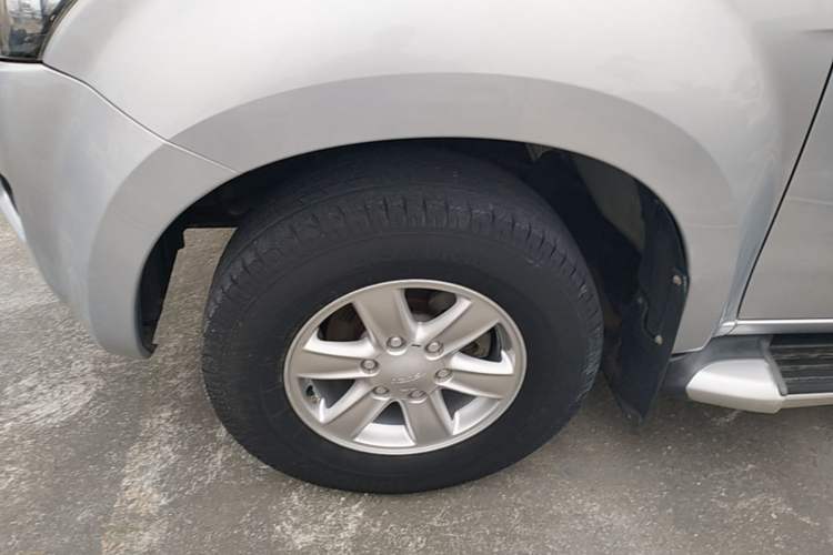 Used Isuzu D-MAX 2018 3.0T Two-Wheel Drive Automatic Elite Version 4JJ1-TC HI Left Front Wheel Hub