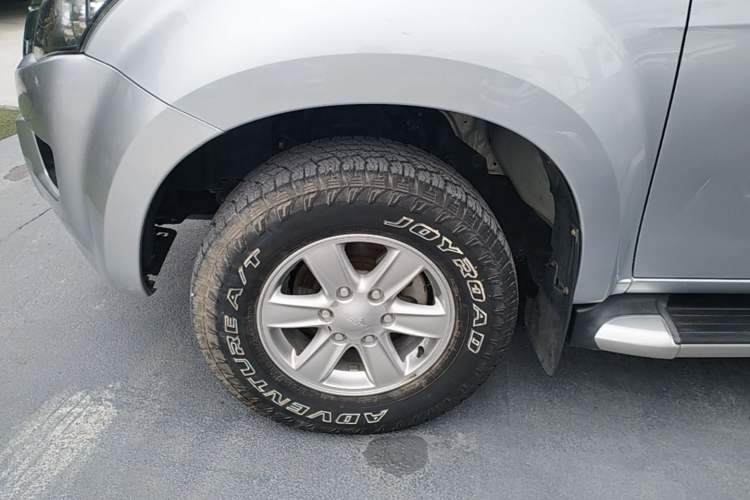 Used Isuzu D-MAX 2018 3.0T Two-Wheel Drive Automatic Elite Version 4JJ1-TC HI Left Front Wheel Hub