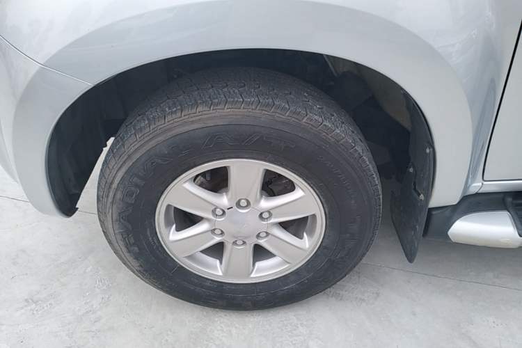 Used Isuzu D-MAX 2018 3.0T Two-Wheel Drive Automatic Elite Version 4JJ1-TC HI Left Front Wheel Hub