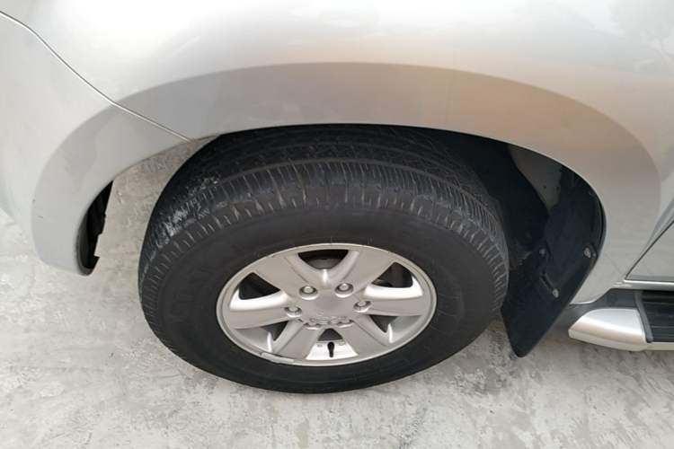 Used Isuzu D-MAX 2018 3.0T Two-Wheel Drive Automatic Elite Version 4JJ1-TC HI Left Front Wheel Hub