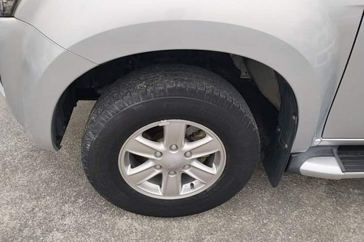Used Isuzu D-MAX 2018 3.0T Two-Wheel Drive Automatic Elite Version 4JJ1-TC HI Left Front Wheel Hub