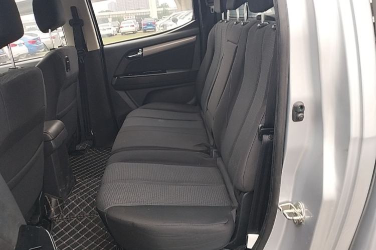 Used Isuzu D-MAX 2018 3.0T Two-Wheel Drive Automatic Elite Version 4JJ1-TC HI Left Rear Seat