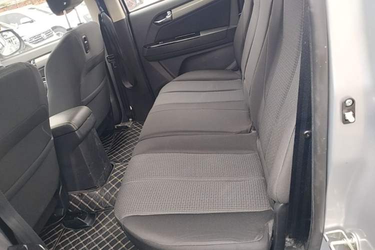 Used Isuzu D-MAX 2018 3.0T Two-Wheel Drive Automatic Elite Version 4JJ1-TC HI Left Rear Seat