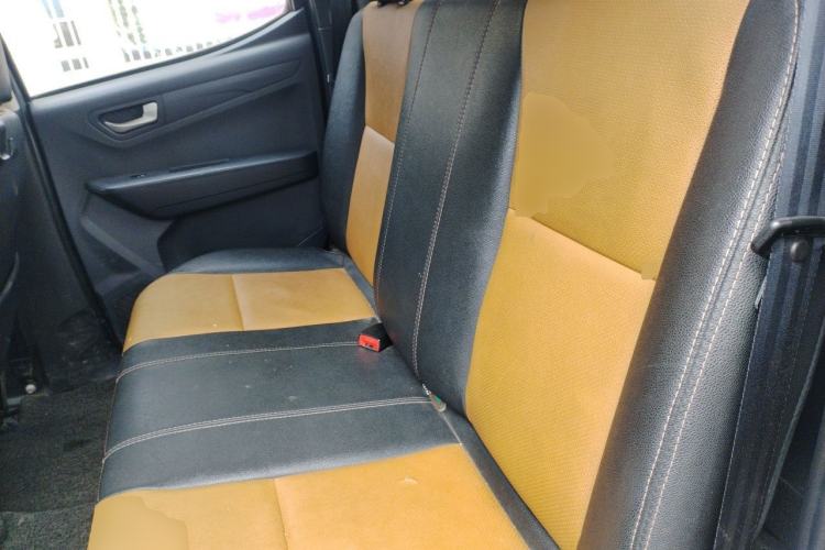 Used Isuzu D-MAX 2018 2.5T Two-Wheel-Drive Base Version JE4D25Q5A Left Rear Seat