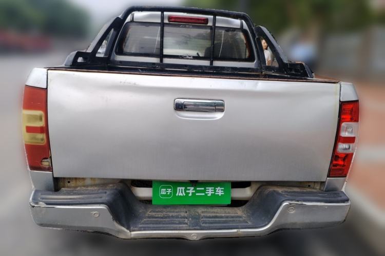 Used Isuzu D-MAX 2018 2.5T Two-Wheel-Drive Base Version JE4D25Q5A Rear