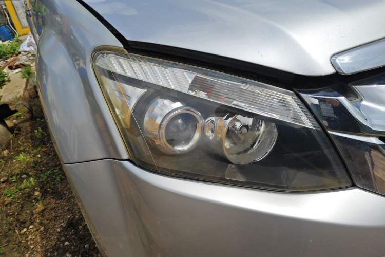 Used Isuzu D-MAX 2018 3.0T Two-Wheel Drive Automatic Elite Version 4JJ1-TC HI Right Front Headlight