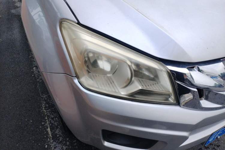Used Isuzu D-MAX 2018 2.5T Two-Wheel-Drive Base Version JE4D25Q5A Right Front Headlight