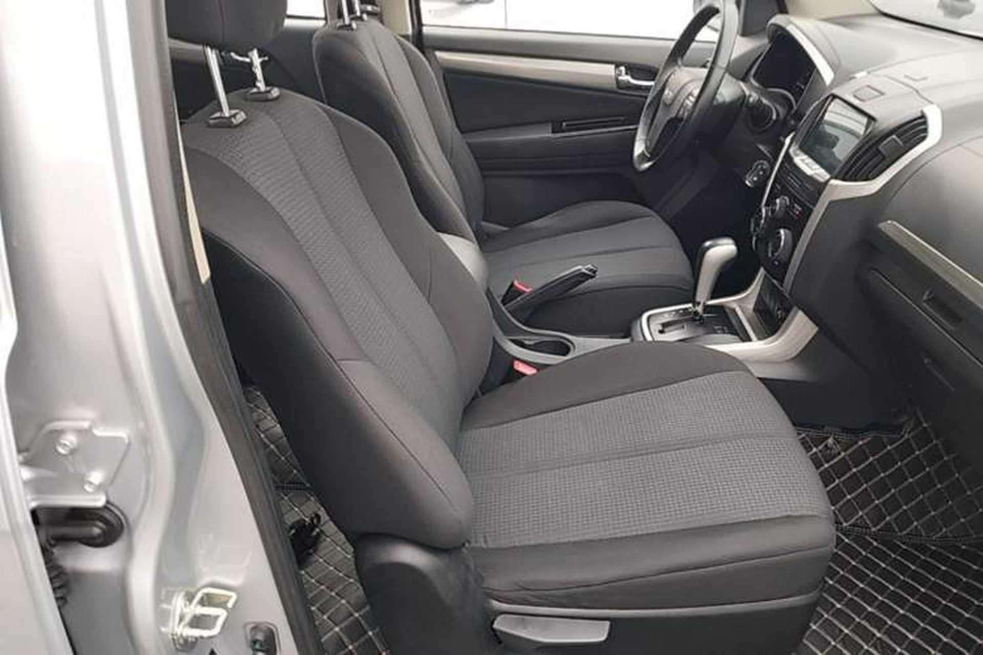 Used Isuzu D-MAX 2018 3.0T Two-Wheel Drive Automatic Elite Version 4JJ1-TC HI Right Front Seat
