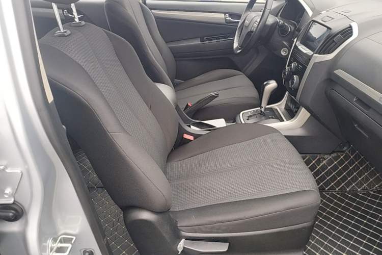 Used Isuzu D-MAX 2018 3.0T Two-Wheel Drive Automatic Elite Version 4JJ1-TC HI Right Front Seat