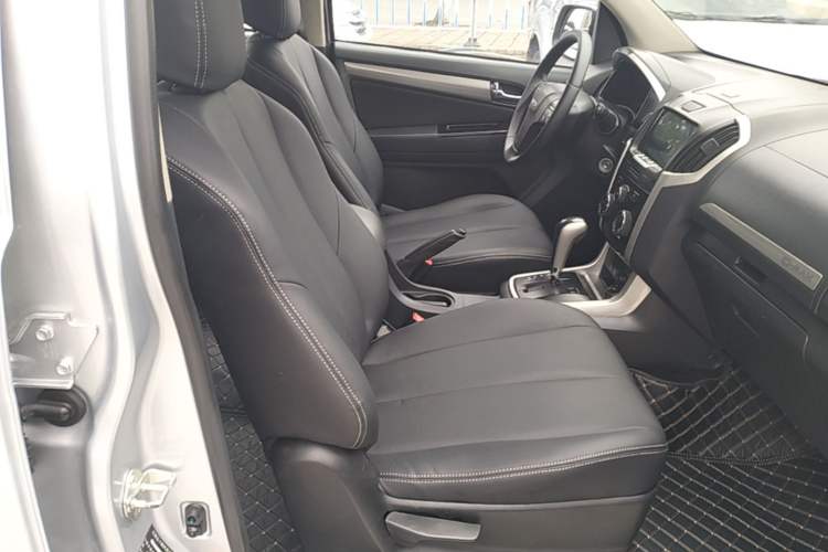 Used Isuzu D-MAX 2018 3.0T Two-Wheel Drive Automatic Elite Version 4JJ1-TC HI Right Front Seat