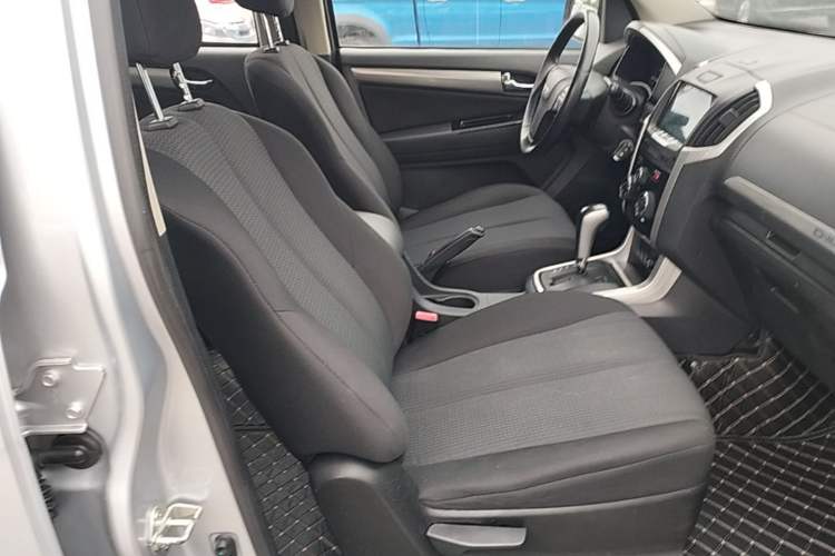 Used Isuzu D-MAX 2018 3.0T Two-Wheel Drive Automatic Elite Version 4JJ1-TC HI Right Front Seat